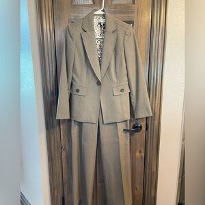 Beautiful Tahari Tan Blazer and Pants Set, 4p